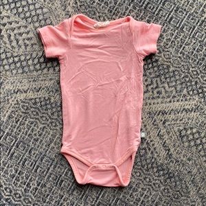 Kyte Baby bodysuit in Peach
